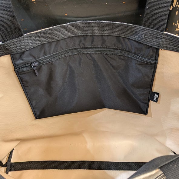 Sis&auml;ll&auml; on vetoketjutasku.